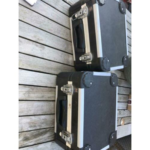 Handige stevige koffertjes samen 15 euro