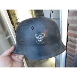 Helm , Feuerschutz polizei , met 2 plaatjes