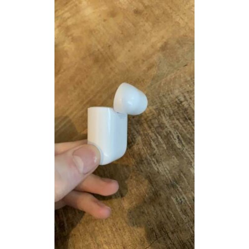 Airpods case 1 maand oud
