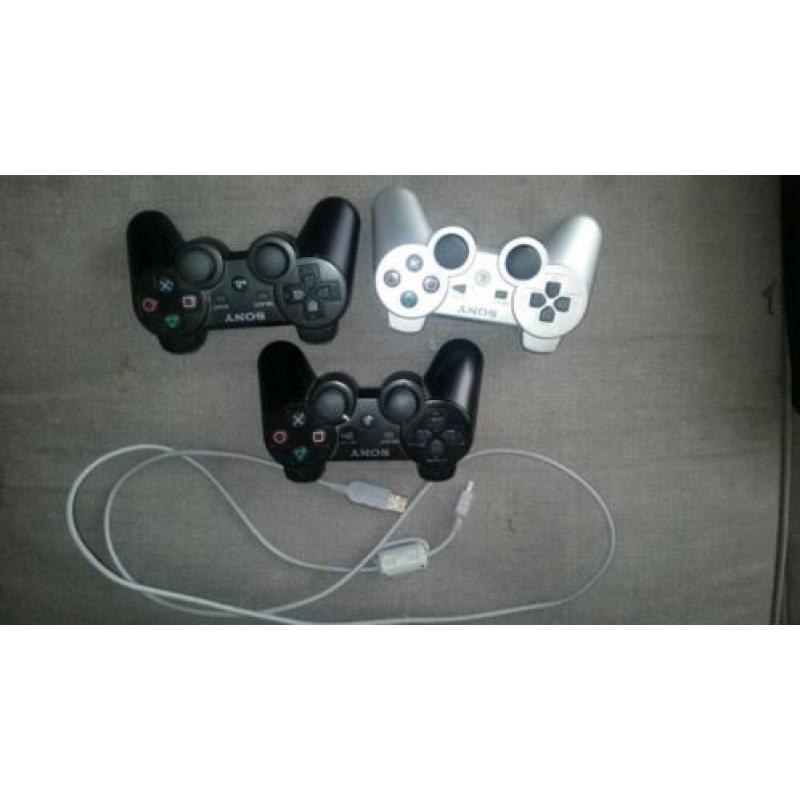 Playstation 3 met 3 controllers en 15 spellen